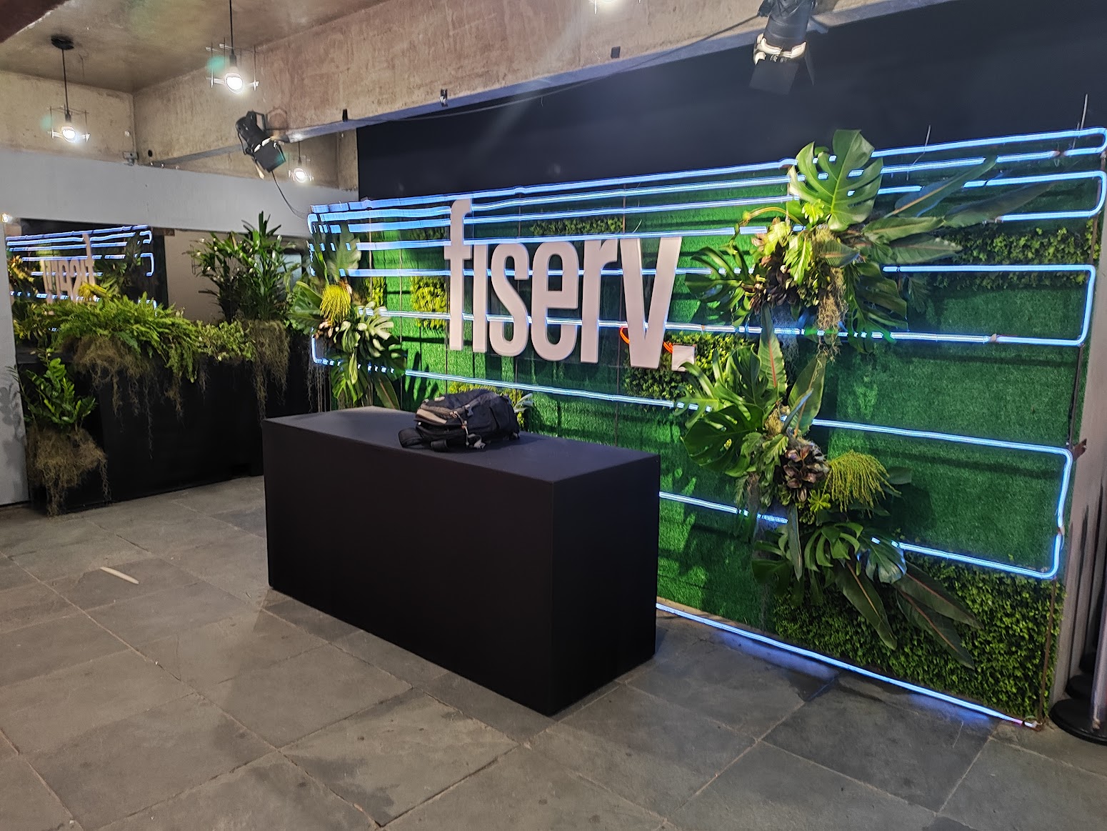 Fachada ou detalhe arquitetônico do Teatro Mars