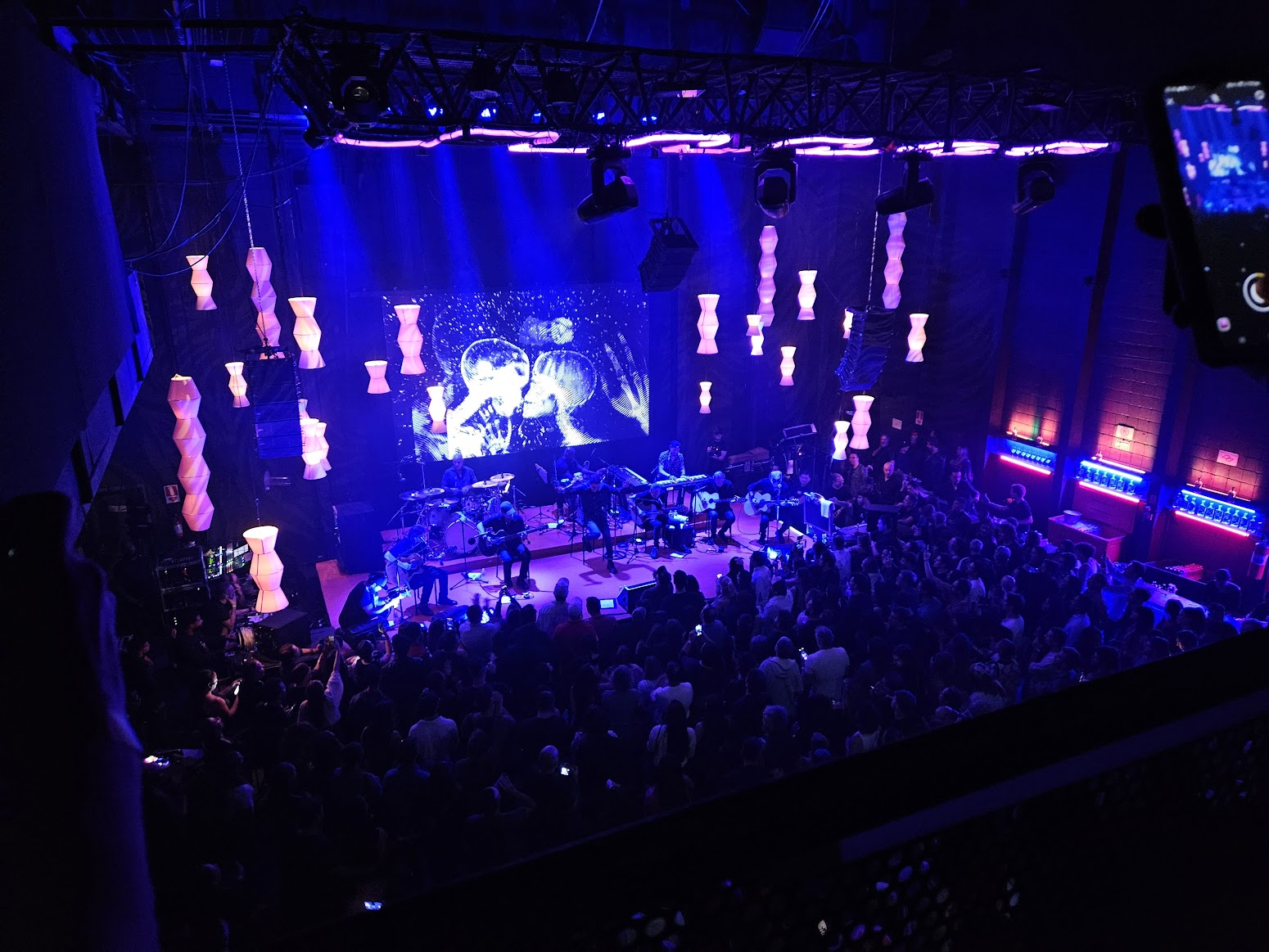 Palco iluminado do Teatro Mars